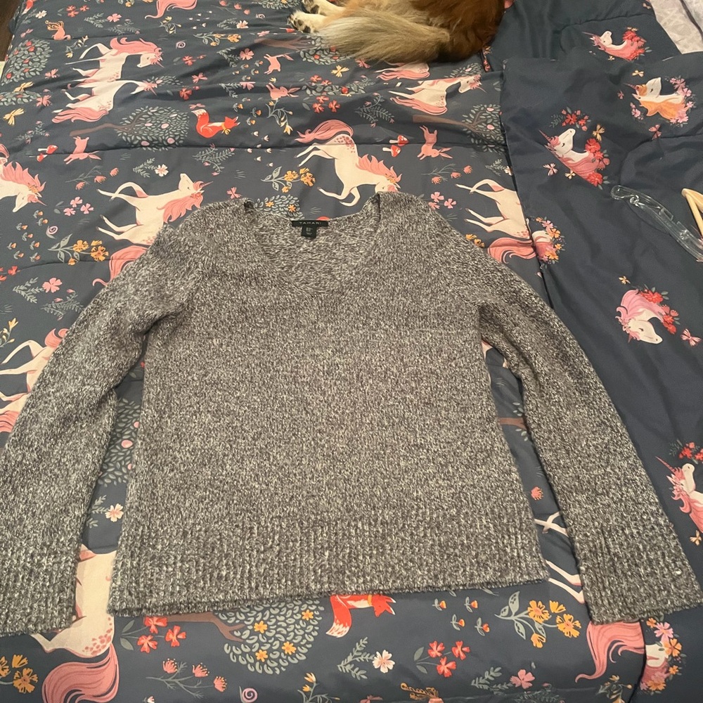 Tahari Women's V-Neck Sweater in Heather Gray